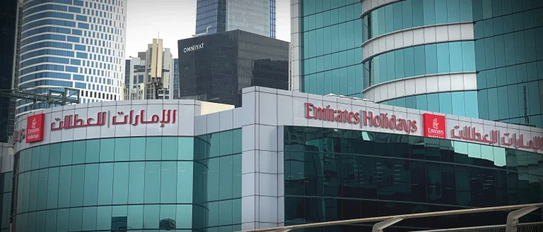 Emirates Holidays <br>Rooftop Façade Signage