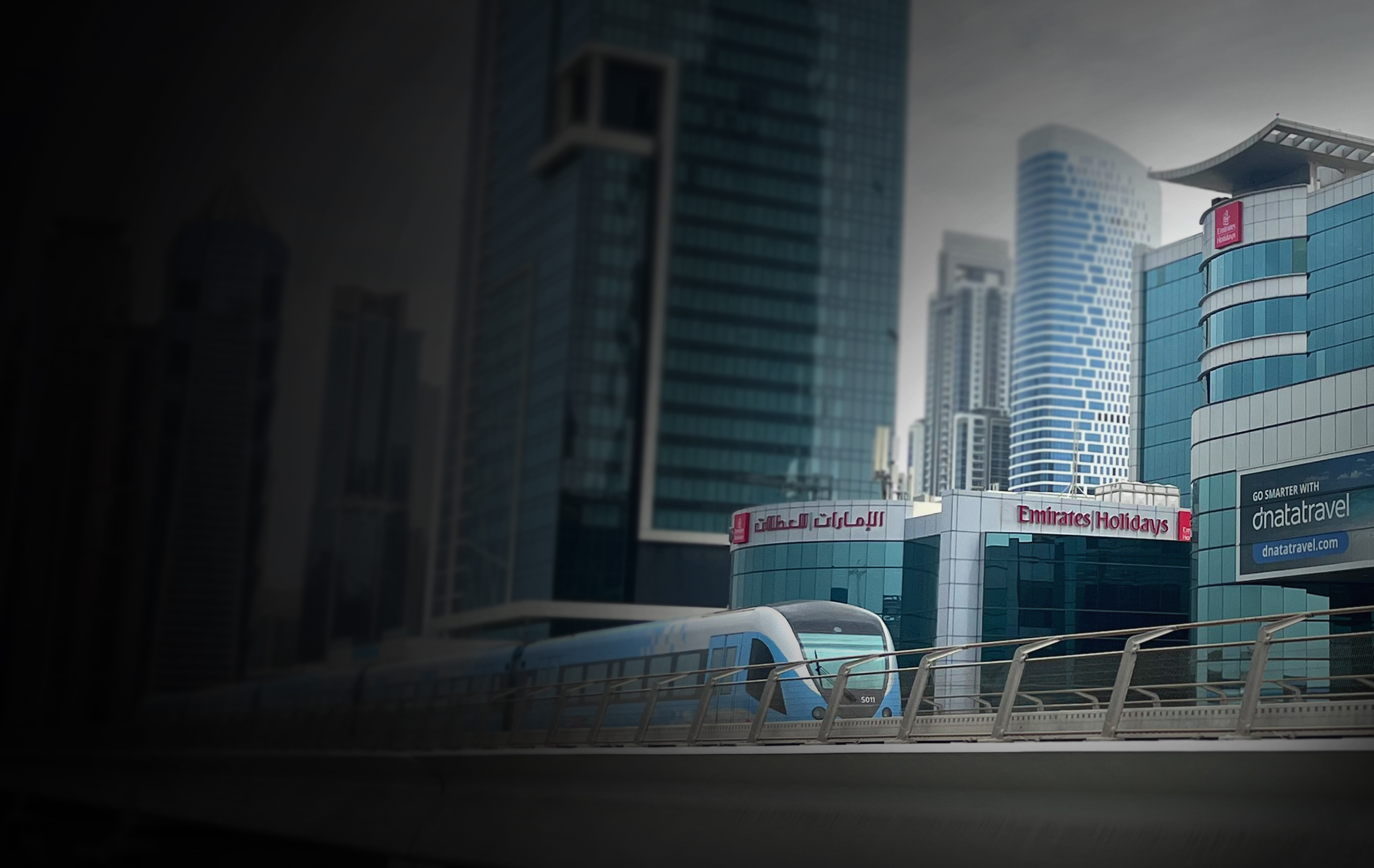 Emirates Holidays <br>Rooftop Façade Signage
