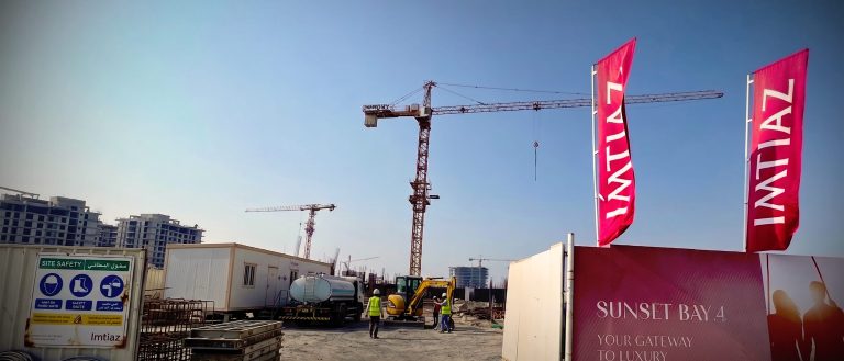 Rapid-Response Advertising Signage for Deira Island Development